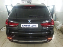 Тонировка атермальной пленкой BMW X5 лобового стекла и тонировка пленкой Suntek - заднего полукруга. Тонировка атермальной пленкой BMW X5 лобового стекла и тонировка пленкой Suntek - заднего полукруга.