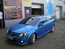 Тонировка черной металлизированной пленкой автомобиля Opel